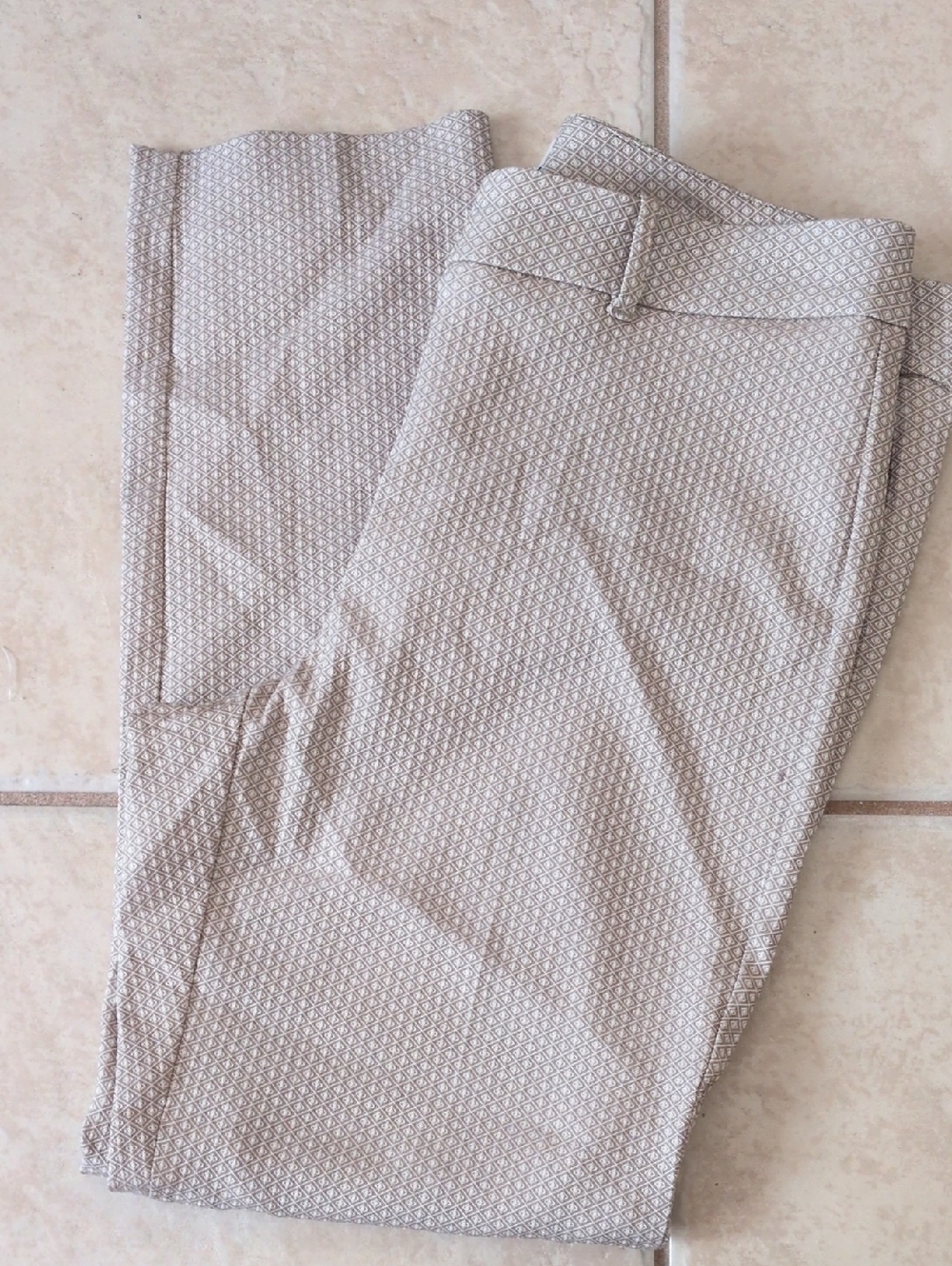 White House Black Market Beige Micro-Pattern Cropped Pants